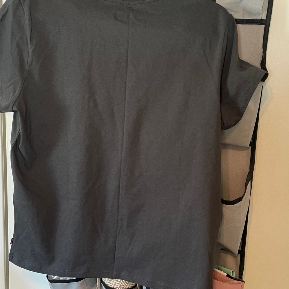 Levi Strauss Black Graphic T-Shirt - Picture 8 of 8